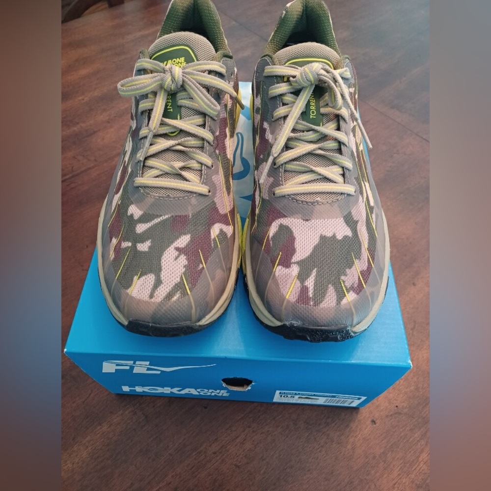 LIKE NEW MEN CAMO HOKA